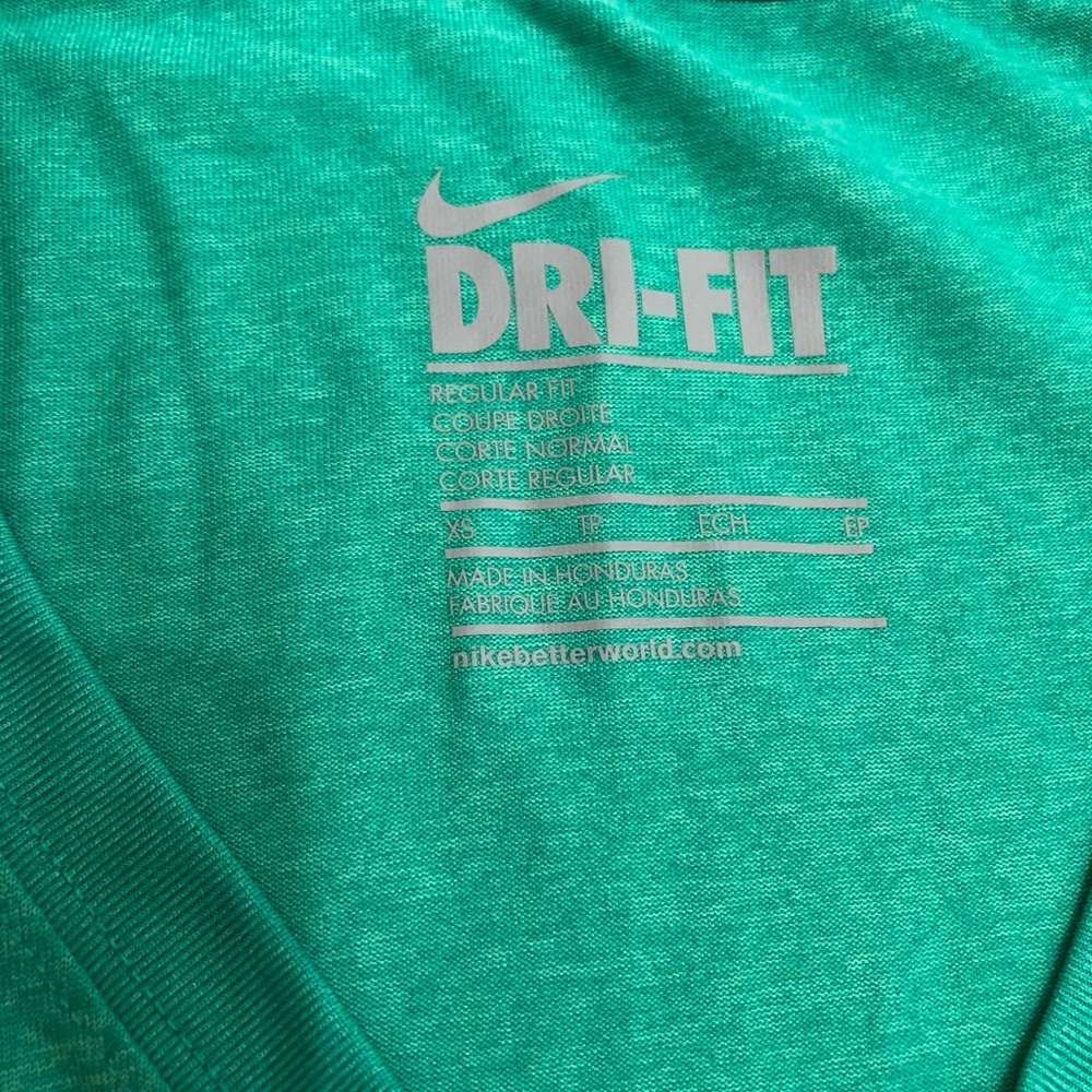 2 Nike XS workout tops - Picture 3 of 5
